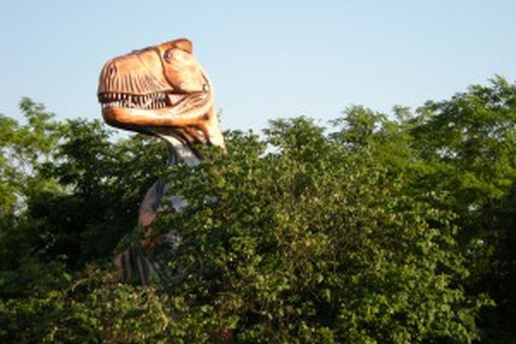 20110520083217tyrannosaurus-kentucky-trees-300x225.jpg