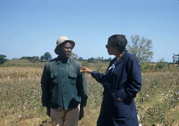 A study subject talks to Eunice Rivers, a coordinator of the experiment.