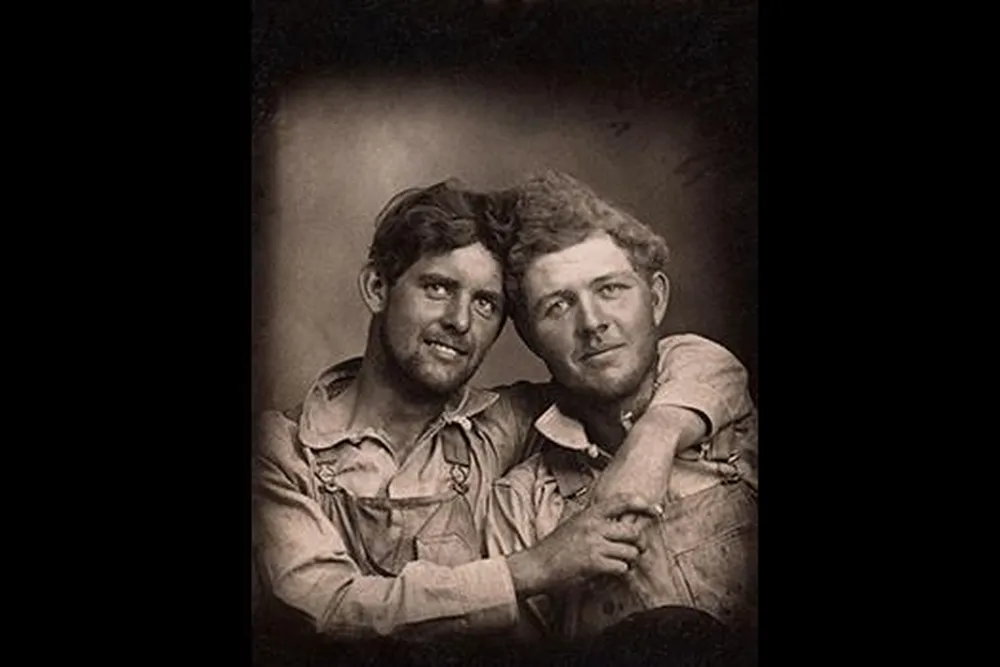 A gay couple in love (mobile image)