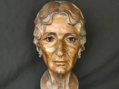 The mummified head, reconstructed by a forensic sculptor,&nbsp;belonged to a woman who lived in Egypt during the region&#39;s Greco-Roman period, between 332 B.C.E. and 395 C.E.