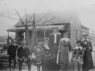 A 1903 photograph of family and relatives of Noah Benenhaley (1860-1939) and his wife, Rosa Benenhaley (1857-1937), both descendants of Joseph Benenhaley.
