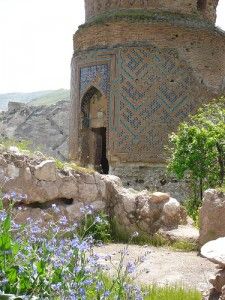 20110520104114mosoleumhasankeyf-225x300.jpg