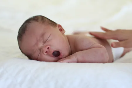 Laboratory experiments involving pregnant mothers suggests they can spread yawns to their soon-to-be-born offspring in the womb.