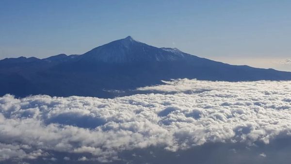 Teide and sea clouds thumbnail