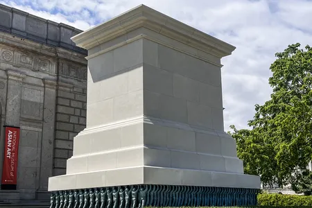 Do Ho Suh&#39;s Public Figures&nbsp;is the first new sculpture to be displayed in front of the National Museum of Asian Art in over three decades.