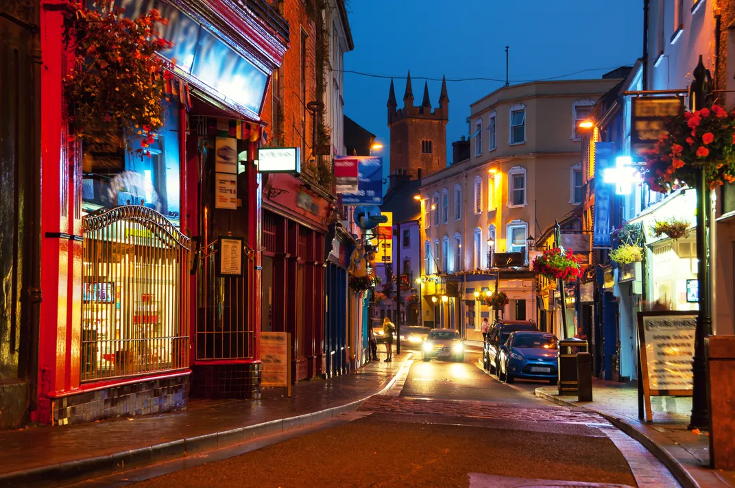 Evening street scene in Ennis