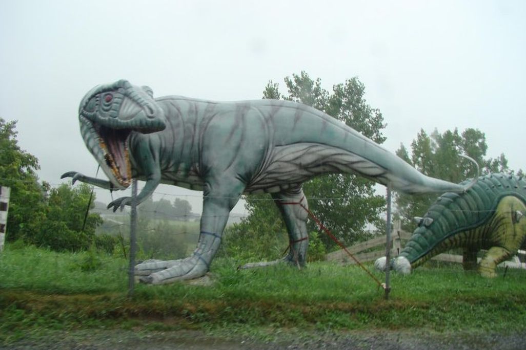 20110520083233Canada-dinosaur-sculpture.jpg