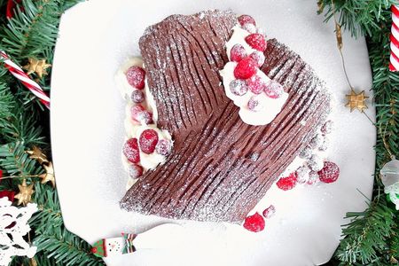 The French often make a bûche de Noël, a chocolate cake baked to look like a Yule log, at Christmastime. 