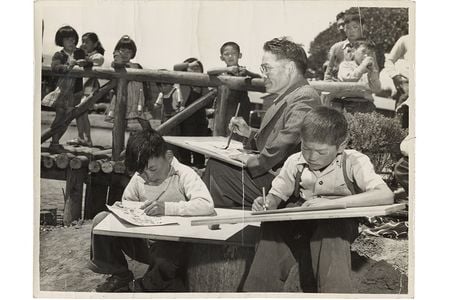 Photograph of Chiura Obata teaching a children's art class at Tanforan Art School, 1942 / unidentified photographer. Chiura Obata papers. Archives of American Art, Smithsonian Institution.