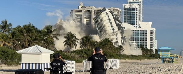 Implosion of the Deauville Hotel, Miami Beach, FL 11-12-2022 (02) thumbnail