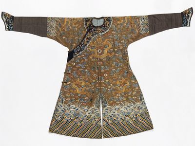 A man's robe from China, designed from 1796 to 1820, from the Cooper Hewitt collection. (Cooper Hewitt)