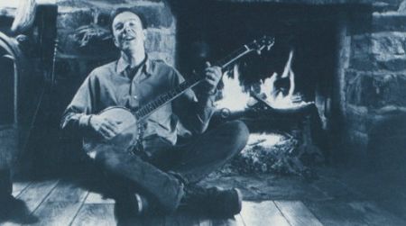 Pete Seeger sings the holiday classics on Smithsonian Folkways' "Traditional Christmas Carols."