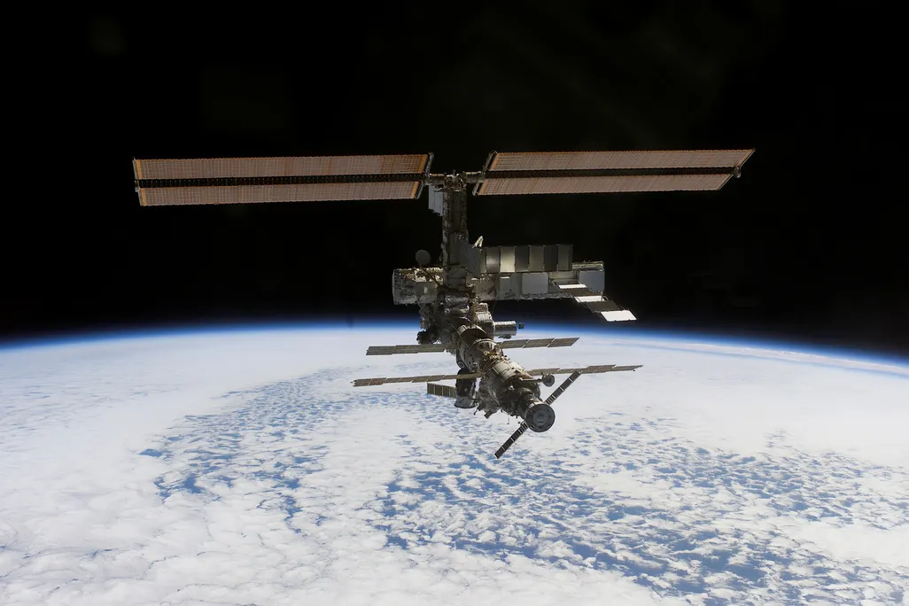 international space station with Earth in the background