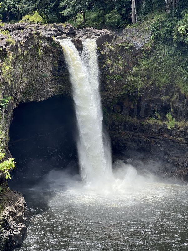 Waterfall in Wailuku River State Park thumbnail