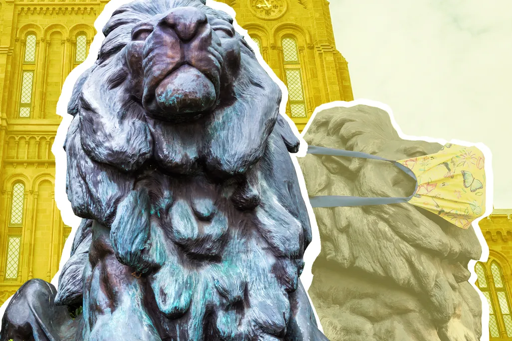 Zoo's Lion sculpture de-masked
