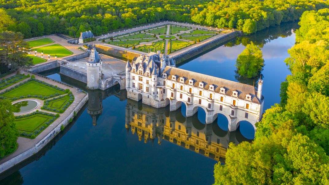 Château de Chenonceau spanning the River Cher