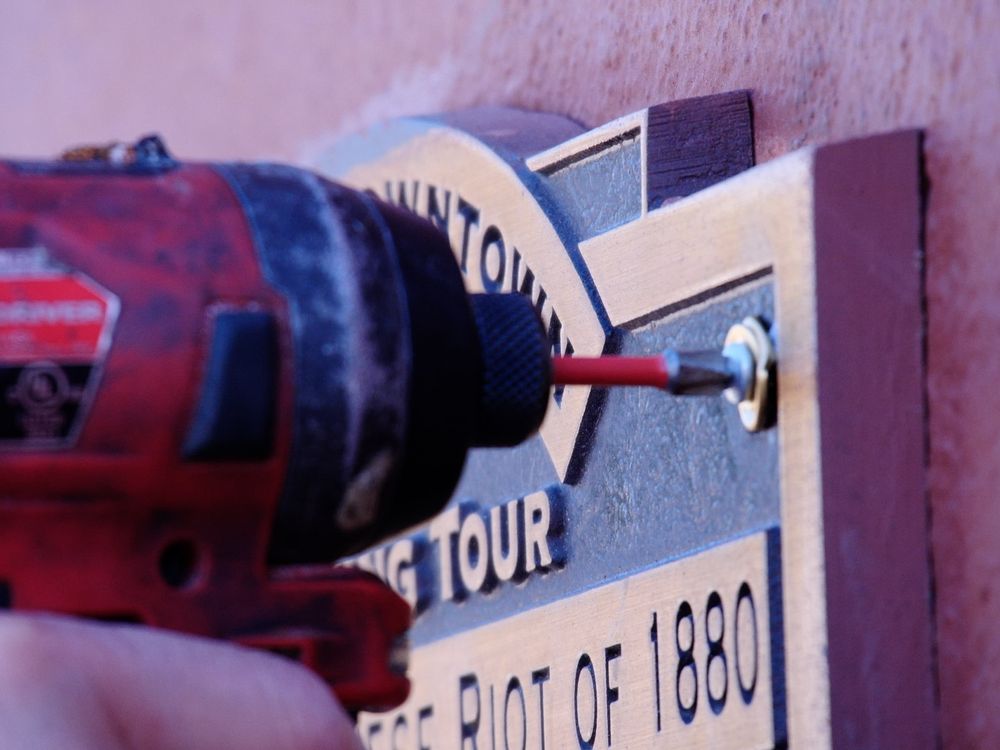 Unscrewing the plaque