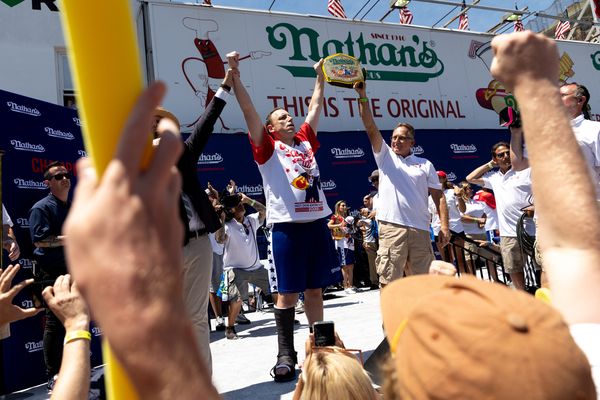 Joey Chestnut wins the Nathan's Famous July Fourth hot dog eating contest thumbnail