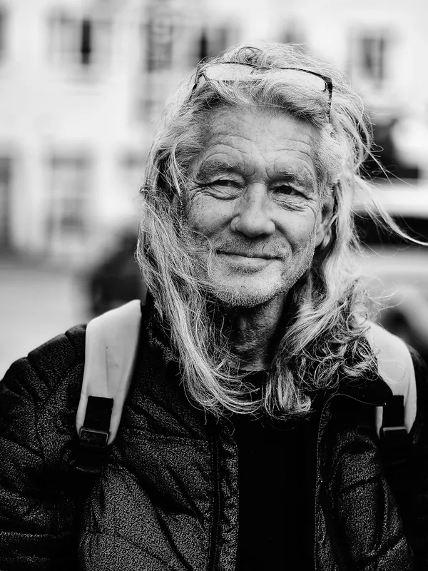 The long–haired man thumbnail