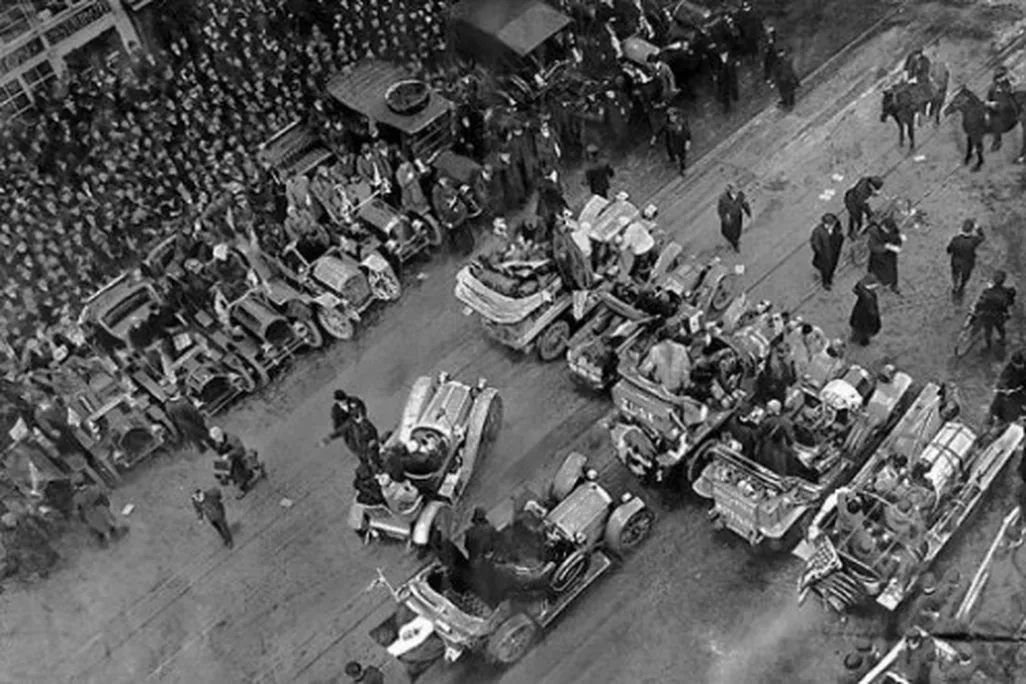 A crowd of 250,000 jammed Times Square to see the start of the race.