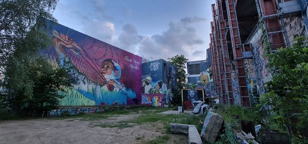 Graffitti on ex NSA Station in Berlin Teufelsberg thumbnail