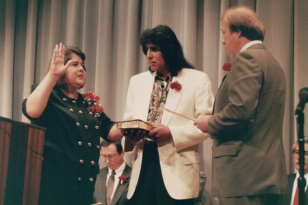 The swearing in of Wilma Mankiller as Principal Chief of the Cherokee Nation of Oklahoma. Charlie Soap holds the Bible; the others are unidentified. Courtesy of the Wilma Mankiller Foundation.