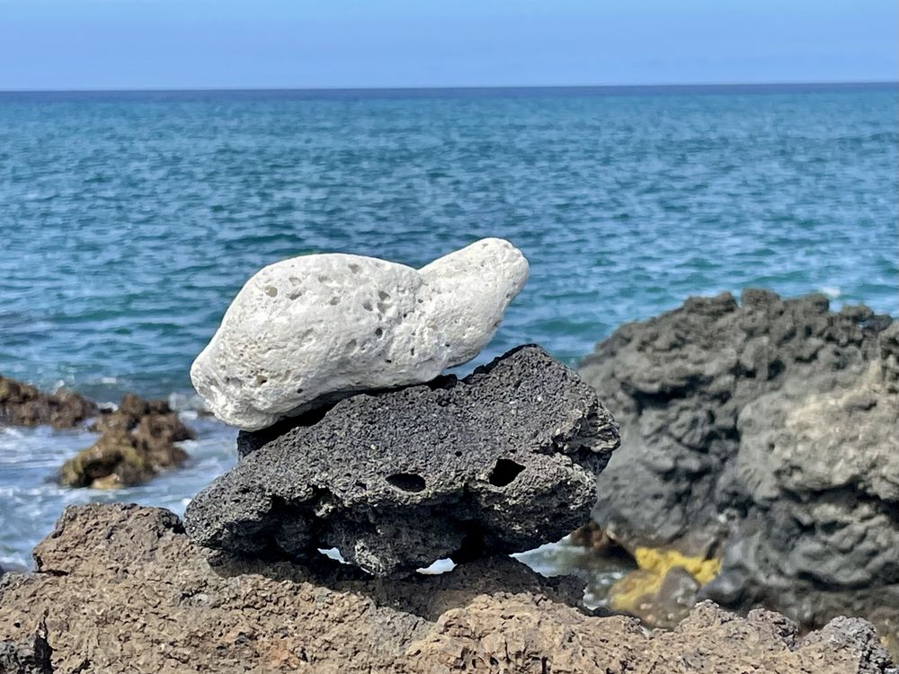 Volcano rock taking a ride ‎⁨Kailua Kona⁩, ⁨Hawaiʻi⁩, ⁨United States ...