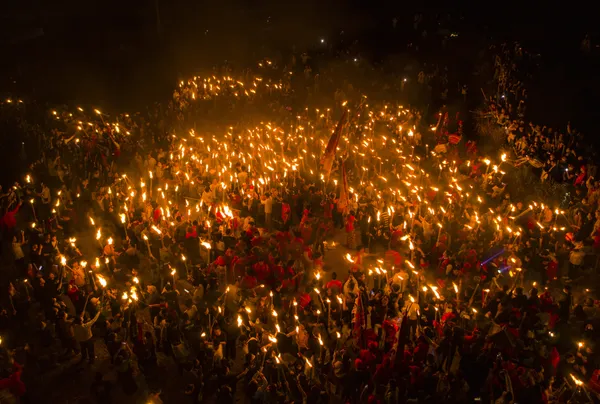 Praying crowds thumbnail