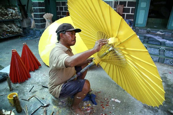 Umbrella making thumbnail