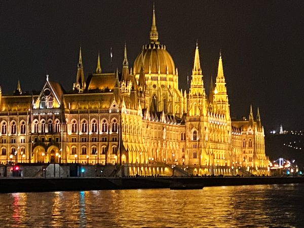 Hungarian Parliament at Night thumbnail