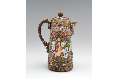 A chocolate pot from Yokohama, Japan, ca. 1904. Porcelain with clear glaze and overglaze enamels