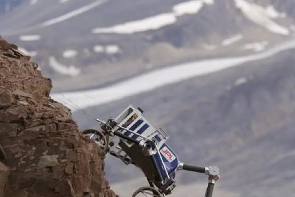 20110520104112cliffbot.jpg