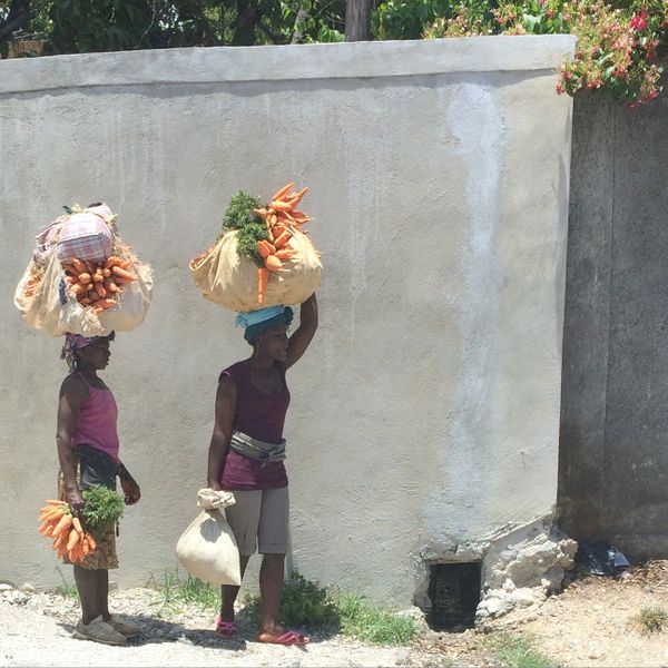 Women on the way to the market, Haiti thumbnail