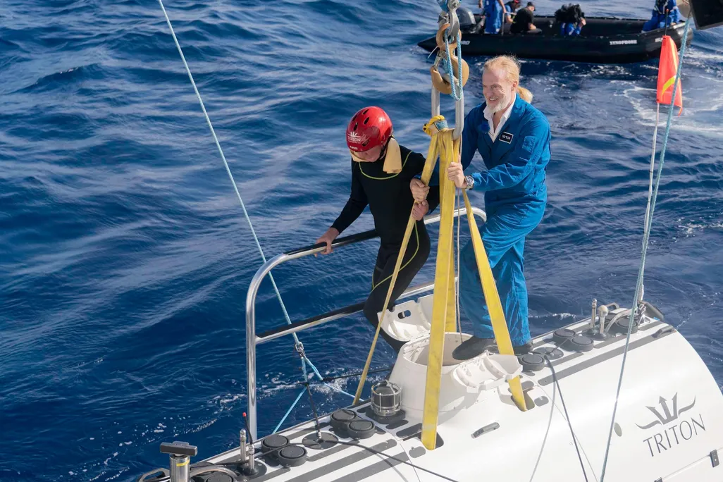 Submersible Is First to Reach Bottom of Atlantic Ocean