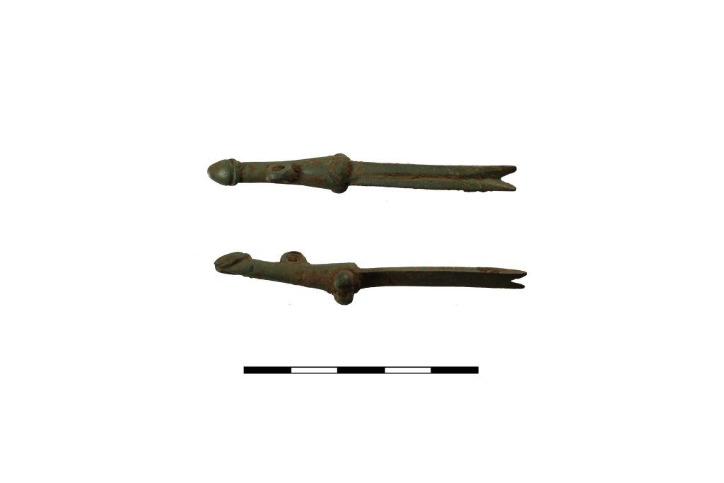 Archaeologists in England Preparing for Road Construction Unearthed a Roman-Era Fingernail Cleaner With a Handle Shaped Like a Penis