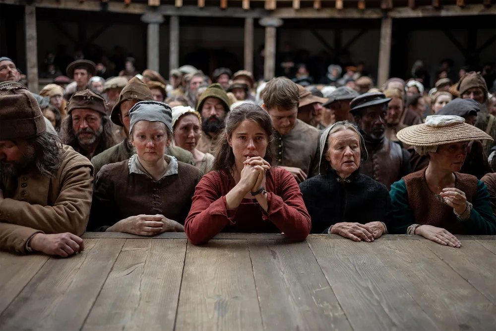 Jessie Buckley and Joe Alwyn in Hamnet