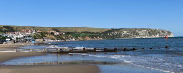 Tide coming in at Swanage Beach thumbnail