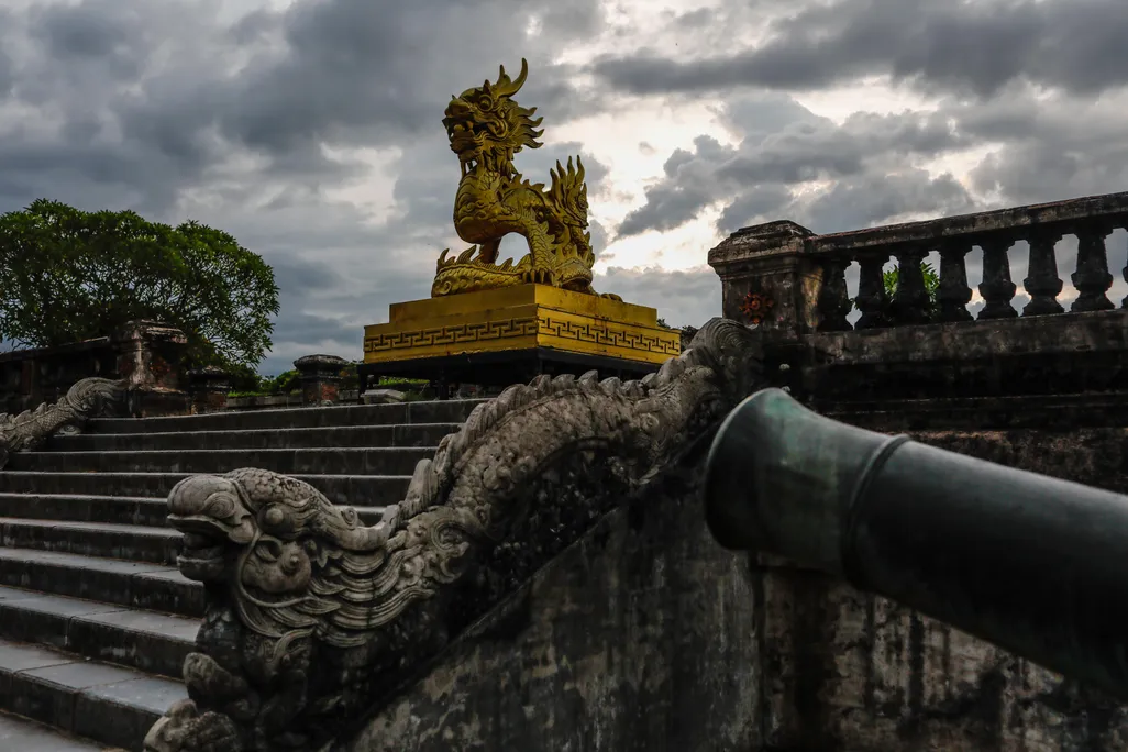 dragon statue