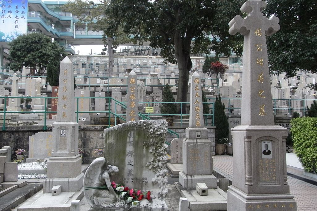 20131010022027cemetery.jpg