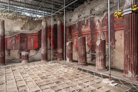 The frescoes in Pompeii&#39;s&nbsp;House of Thiasus