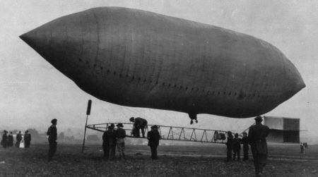 Thomas Scott Baldwin's airship at the St. Louis Exposition