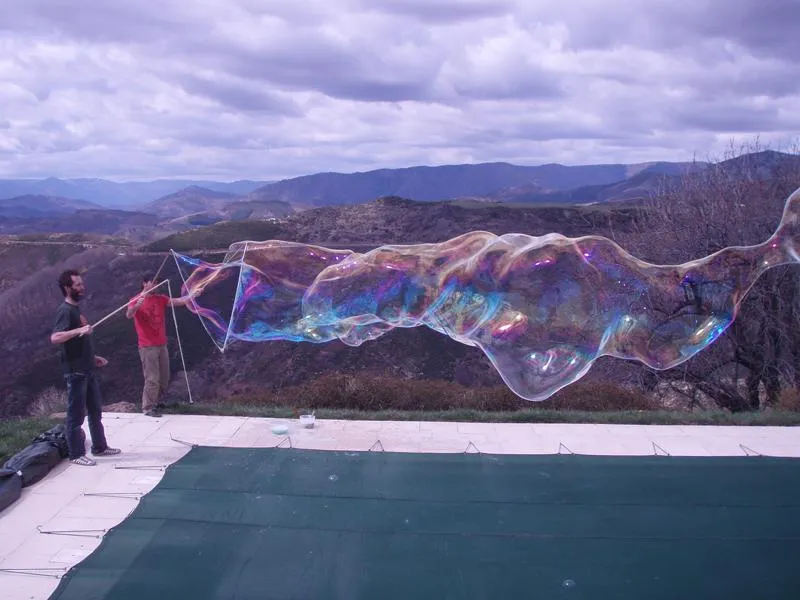 Here's How to Blow the Perfect Giant Soap Bubble, According to Physics