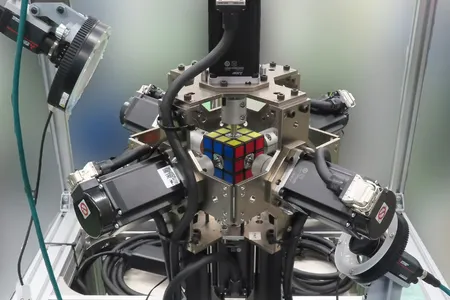 TOKUFASTbot solved the Rubik&#39;s Cube in just 0.305 seconds.