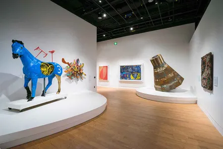 The gallery's uncluttered walls make way for splashy art that has space to breathe and have an impact.