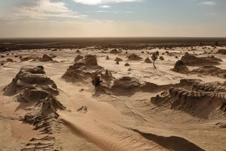 The mysterious skeleton emerged from Lake Mungo, a dry lakebed in Australia marked by sand drifts.