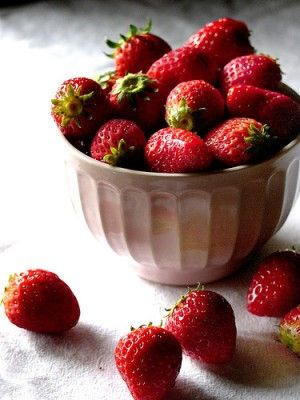 20110520090134strawberries-by-chotda-300x400.jpg