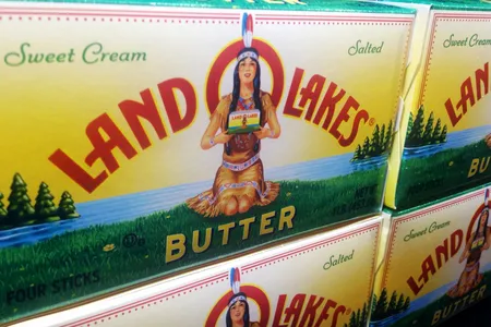 A previous version of the Land O'Lakes logo, featuring Mia, an indigenous woman dubbed the "Butter Maiden"
