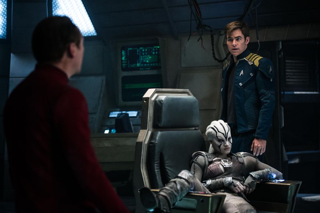 000 star-trek-beyond-chris-pine-sofia-boutella.jpg