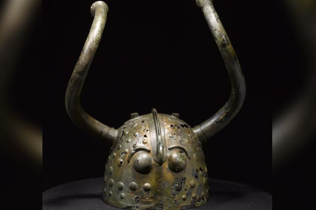 horned helmet with circular patterns