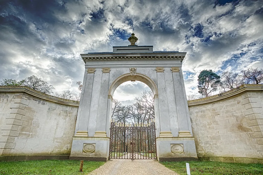 London Lodge Gate 2